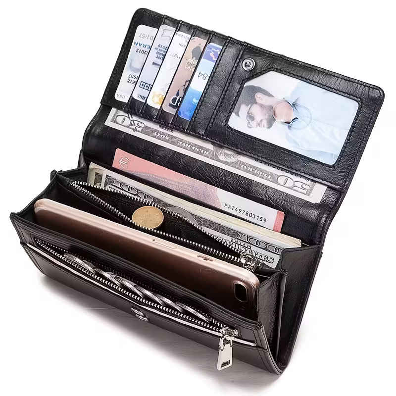 Prostorna notranjost črne usnjene denarnice Amour