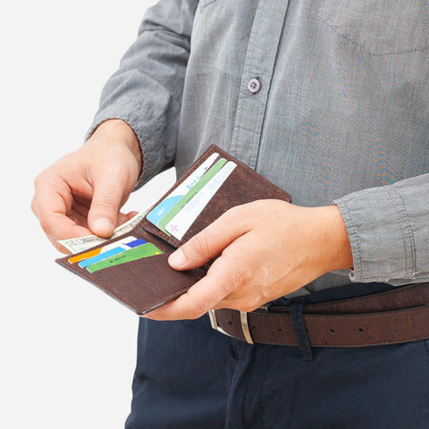 Veganska bifold denarnica - primer uporabe